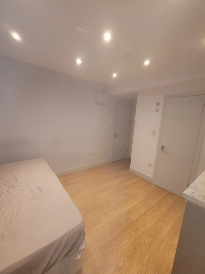 Room Coleridge Way in Greater London