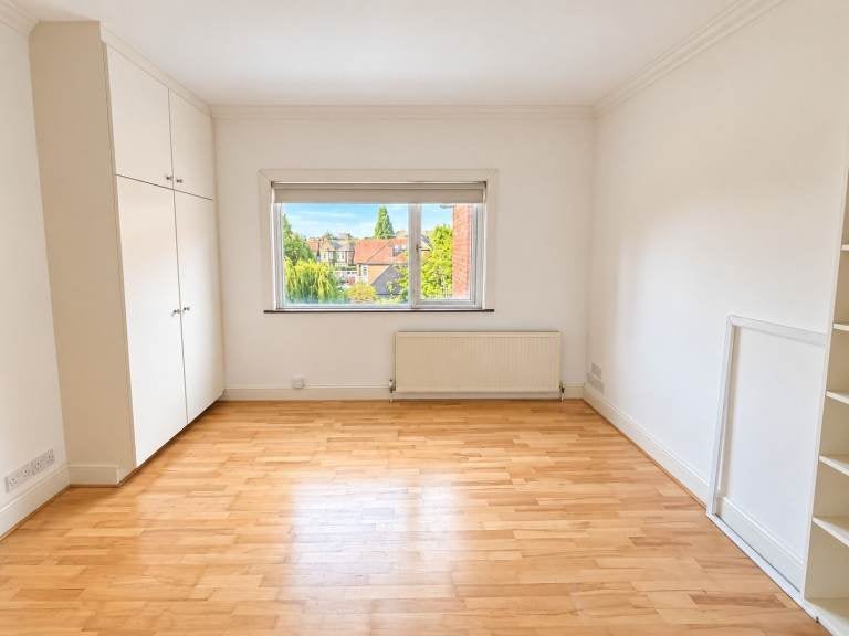 Flat Teignmouth Road in Greater London