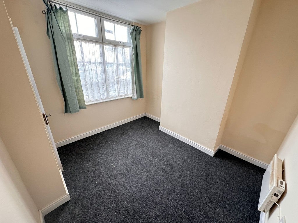 Flat Penn Road in Wolverhampton