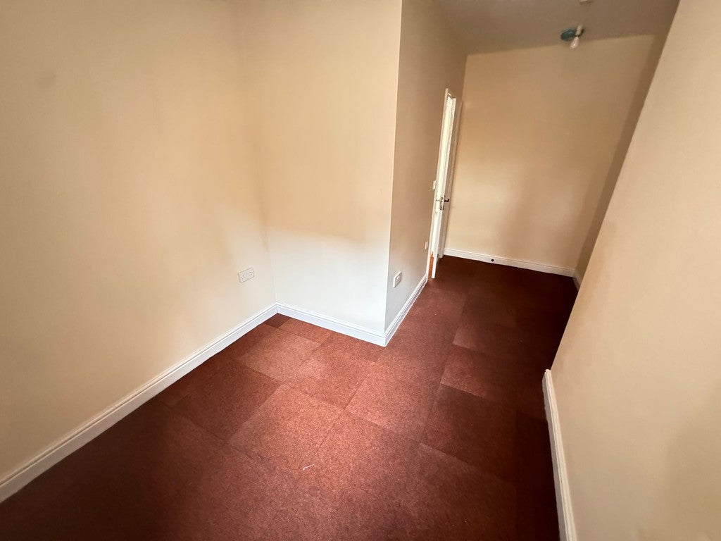 Flat Penn Road in Wolverhampton