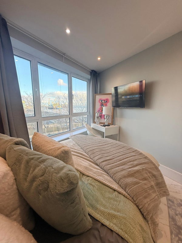 Room Wards Wharf Approach in Greater London