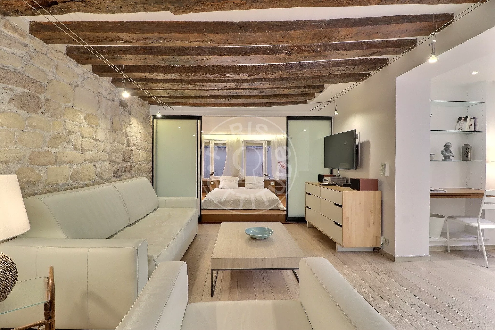 Flat Rue Saint-Antoine in Paris