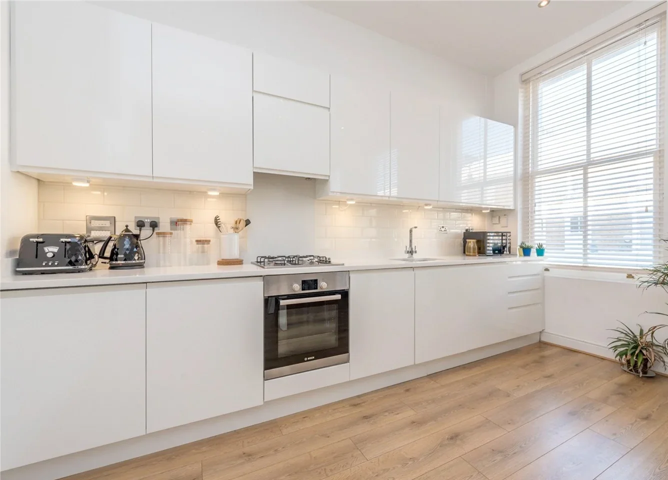 Flat Packington Street in Greater London