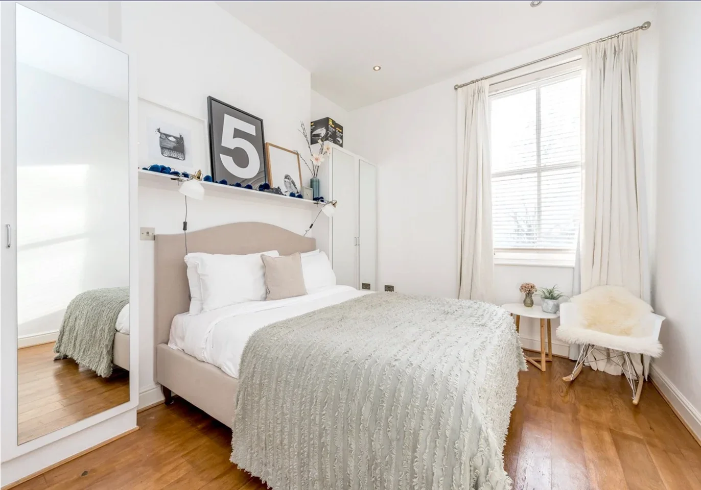 Flat Packington Street in Greater London