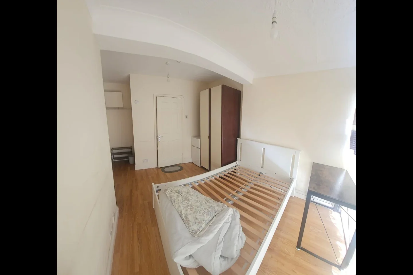 Room Carmelite Road in Greater London