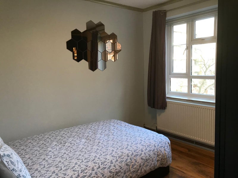 Room Hudson Close in Greater London