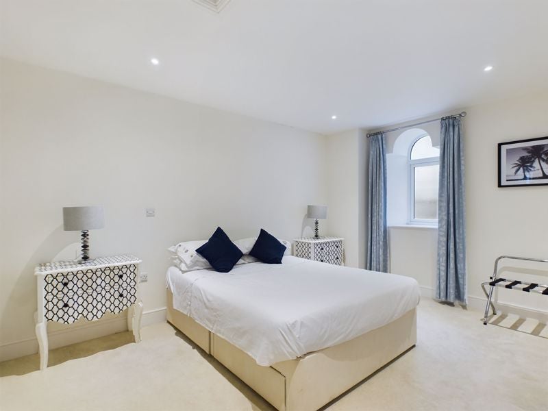 Flat Sutton Hill in Long Sutton