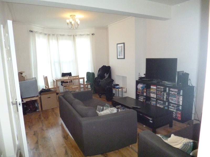 Room Somerset Road in Greater London