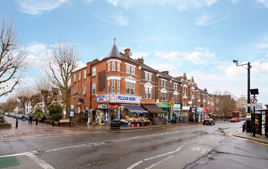 Room Chamberlayne Road in London