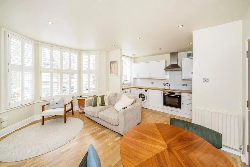 Flat Tremadoc Road in Greater London