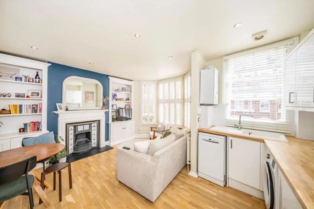 Flat Tremadoc Road in Greater London