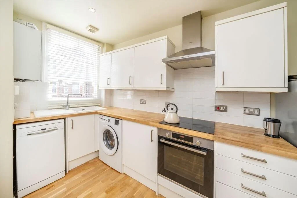Flat Tremadoc Road in Greater London