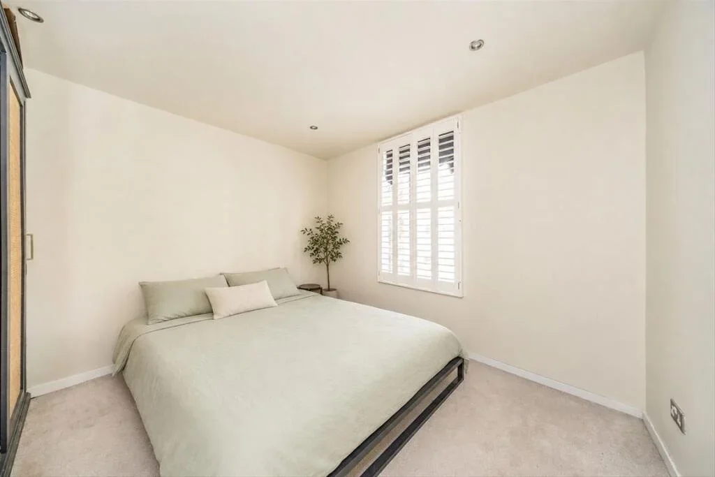 Flat Tremadoc Road in Greater London