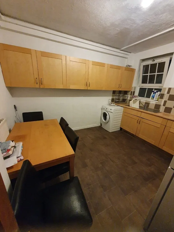 Room Twine Court in Greater London