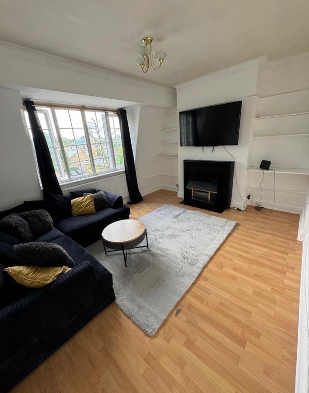 Room Uxbridge Road in Greater London