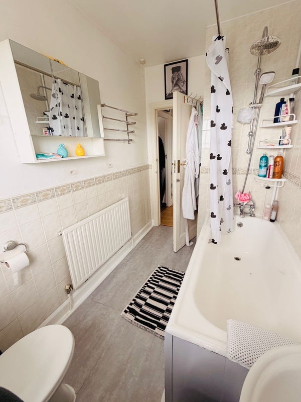 Room Uxbridge Road in Greater London