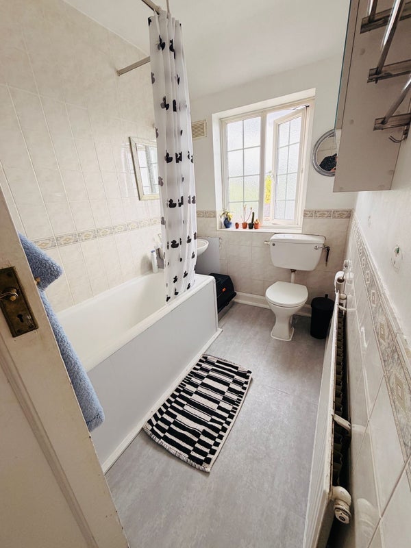 Room Uxbridge Road in Greater London