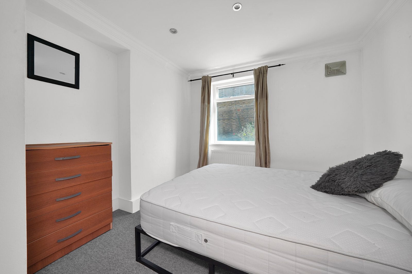 Flat Malden Road in Greater London
