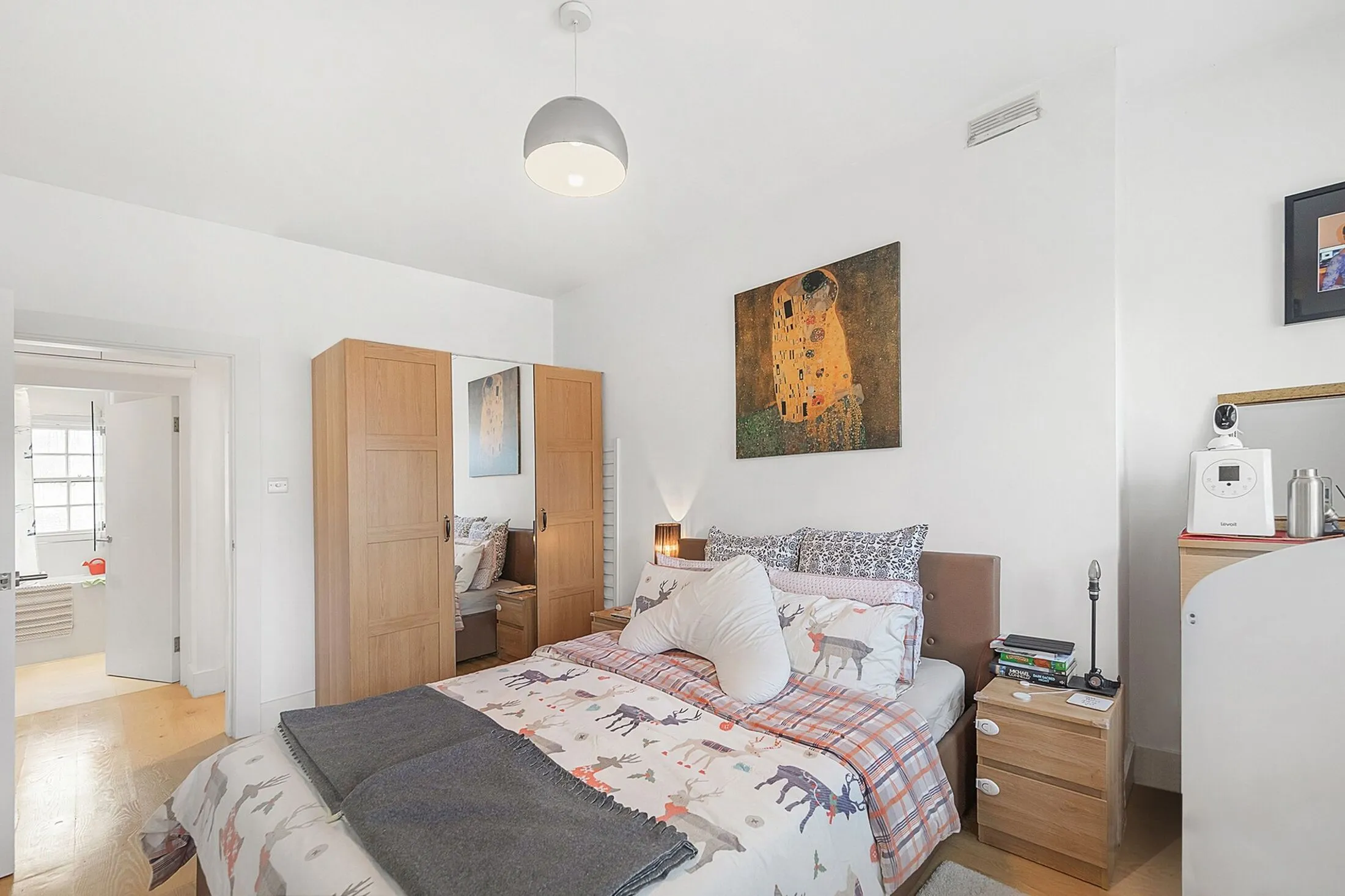 Flat Odger Street in Greater London