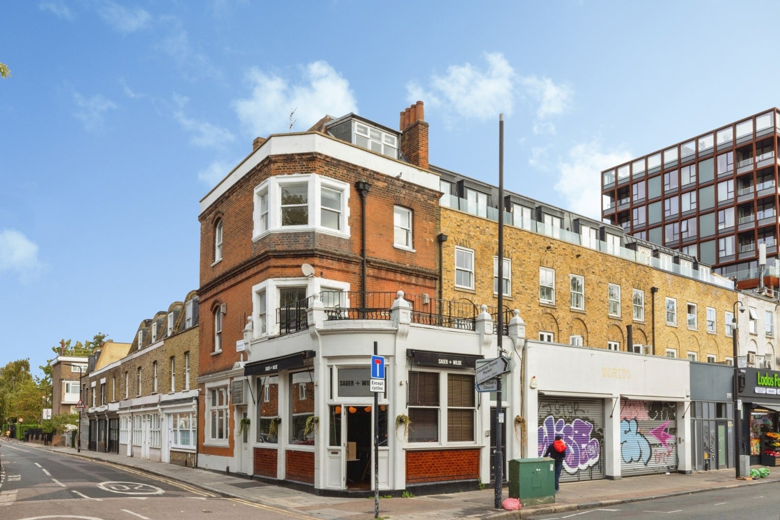 Flat Hackney Road in Greater London