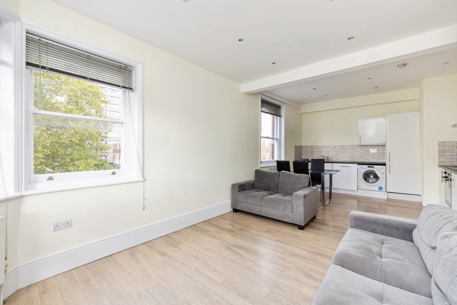 Flat Hackney Road in Greater London