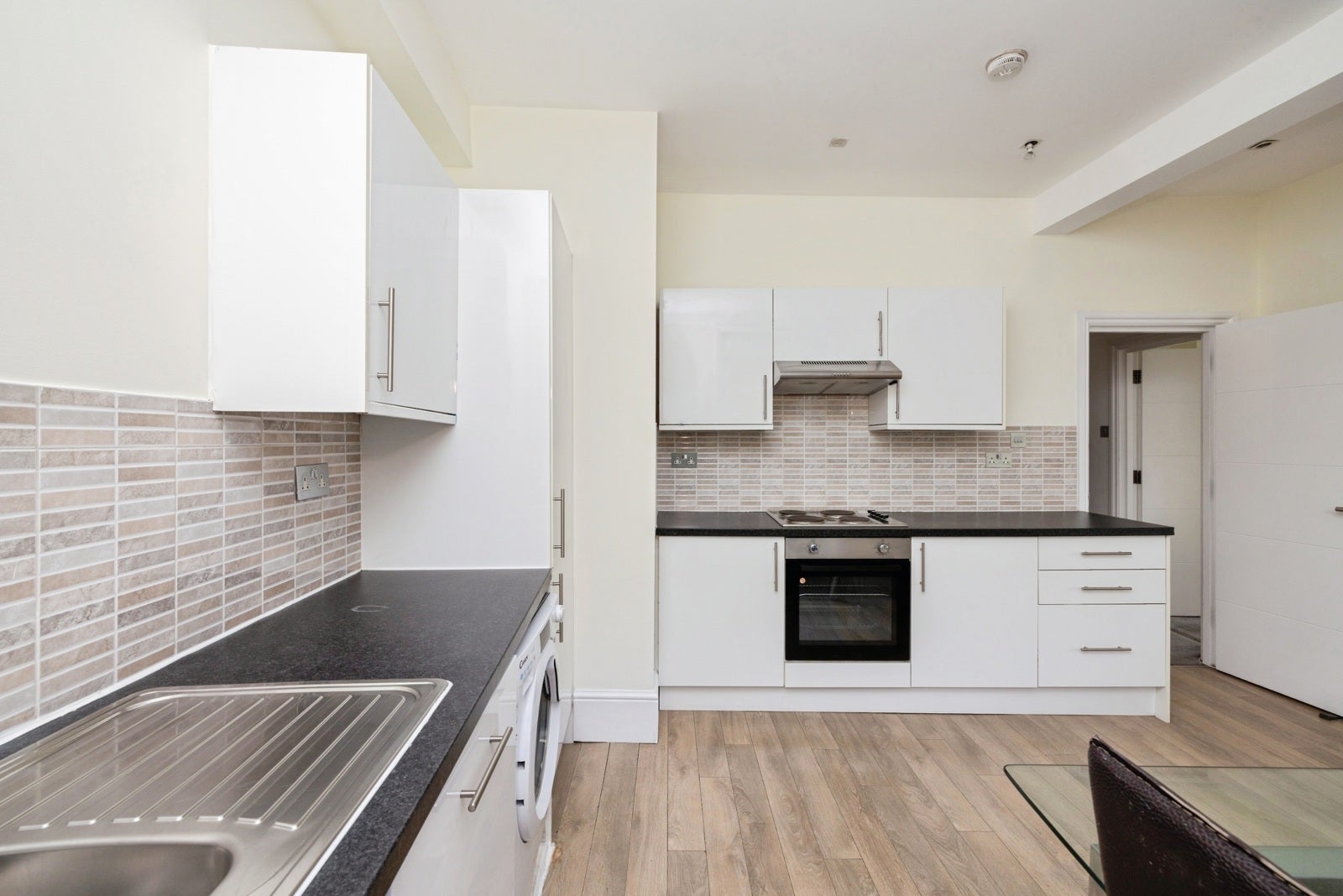 Flat Hackney Road in Greater London