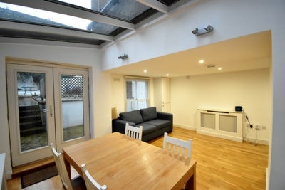 Flat Bramber Road in Greater London