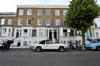 Flat Bramber Road in Greater London