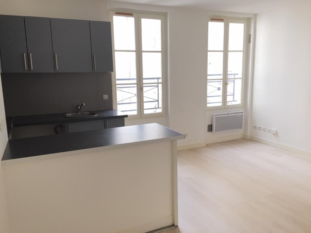 Flat Rue du Faubourg Saint-Martin in Paris