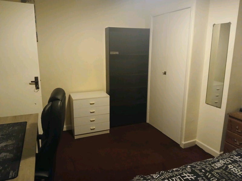 Room Gloucester Road in Bristol