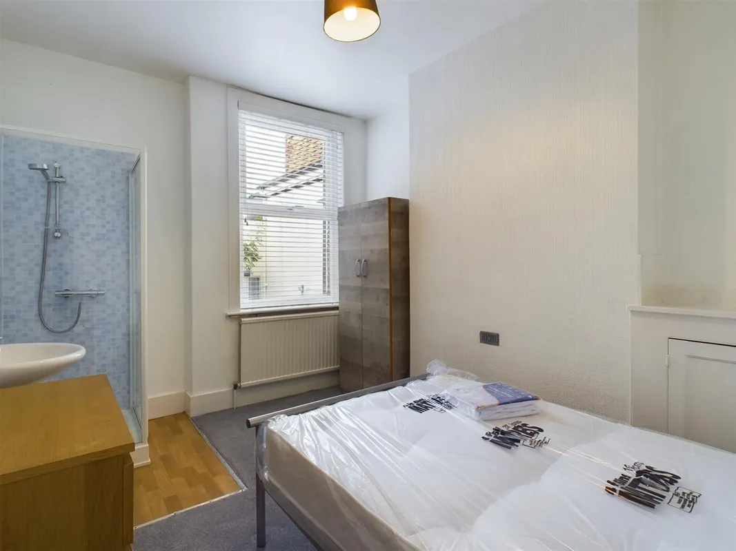 Flat Elm Grove in Brighton