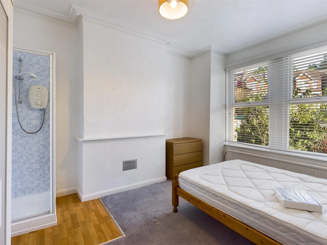 Flat Elm Grove in Brighton