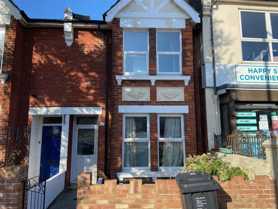 Flat Elm Grove in Brighton