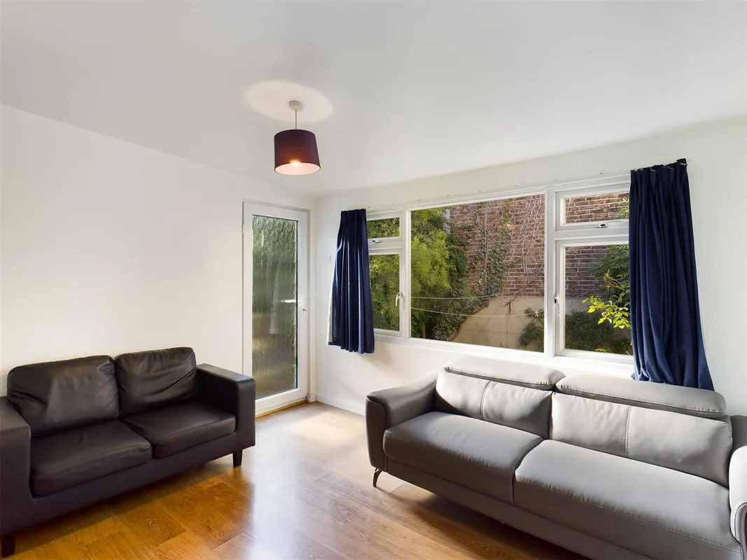 Flat Elm Grove in Brighton