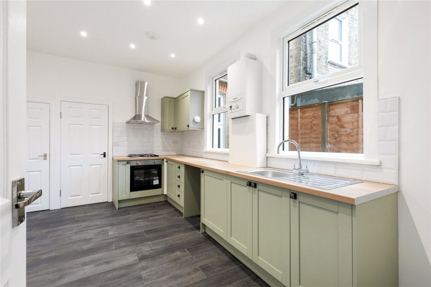Flat Seven Sisters Road in Greater London