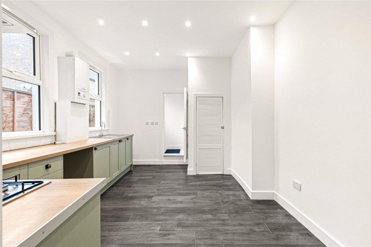 Flat Seven Sisters Road in Greater London