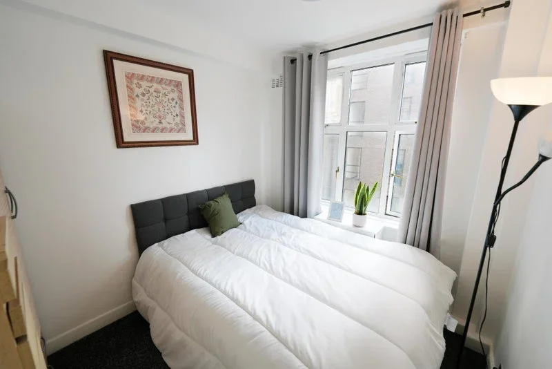 Room Park West Place in City of Westminster