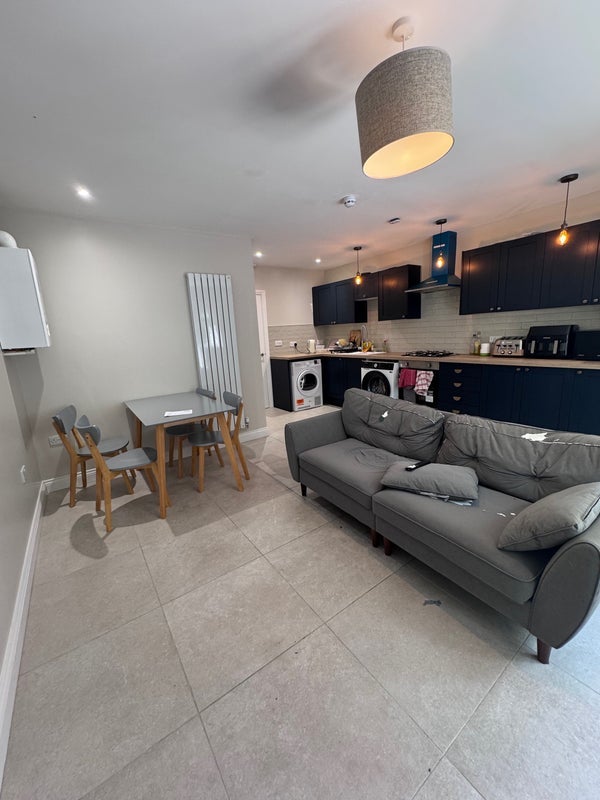 Room Beeston Road in Nottingham