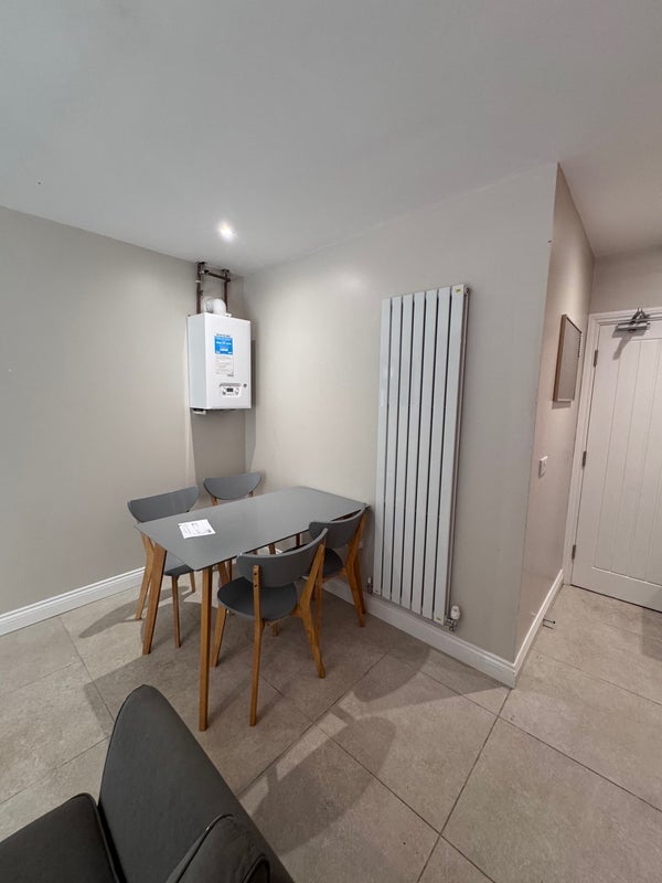Room Beeston Road in Nottingham