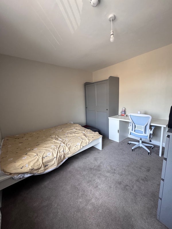 Room Beeston Road in Nottingham