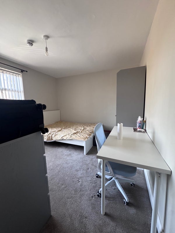 Room Beeston Road in Nottingham