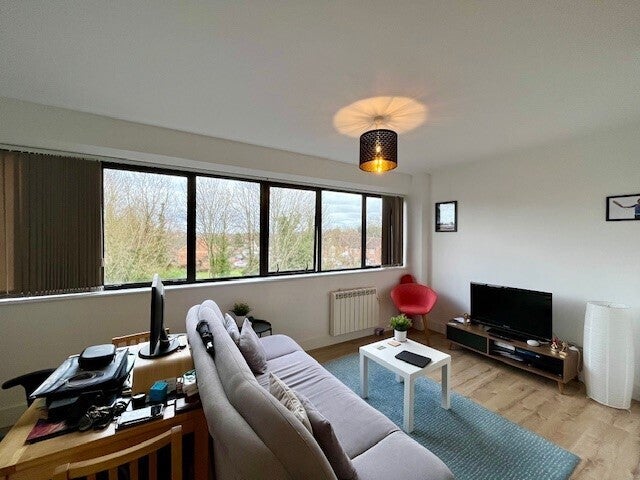 Flat Walton Street in Aylesbury