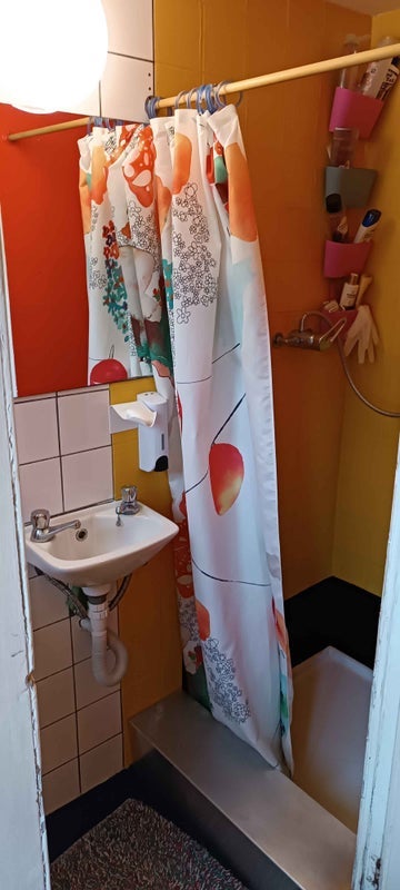 Room Goulton Road in Greater London