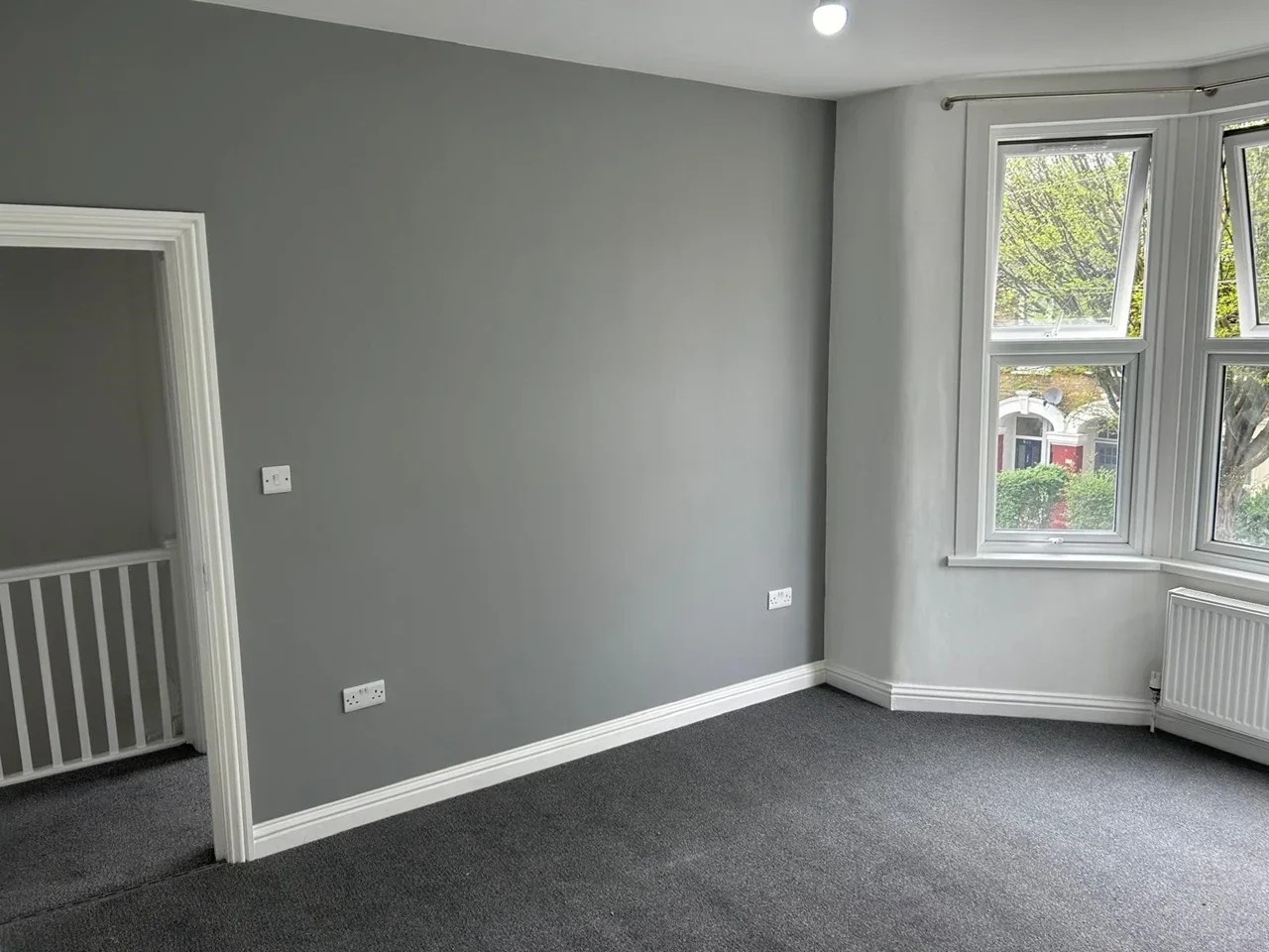 Flat Lawton Road in Greater London