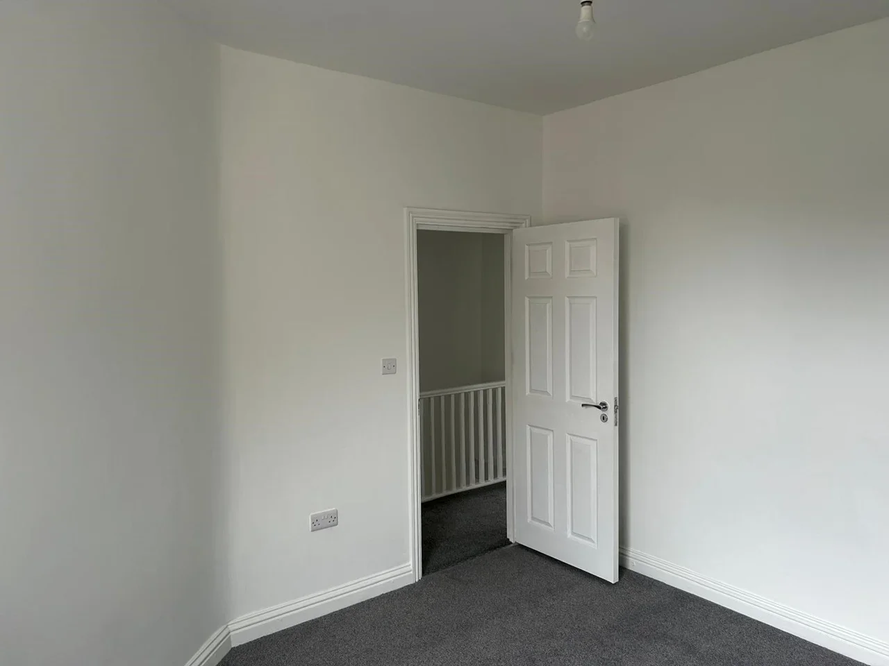 Flat Lawton Road in Greater London