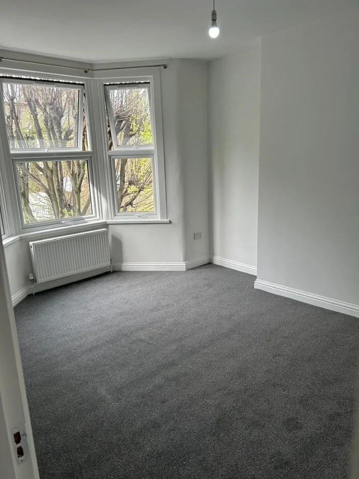 Flat Lawton Road in Greater London