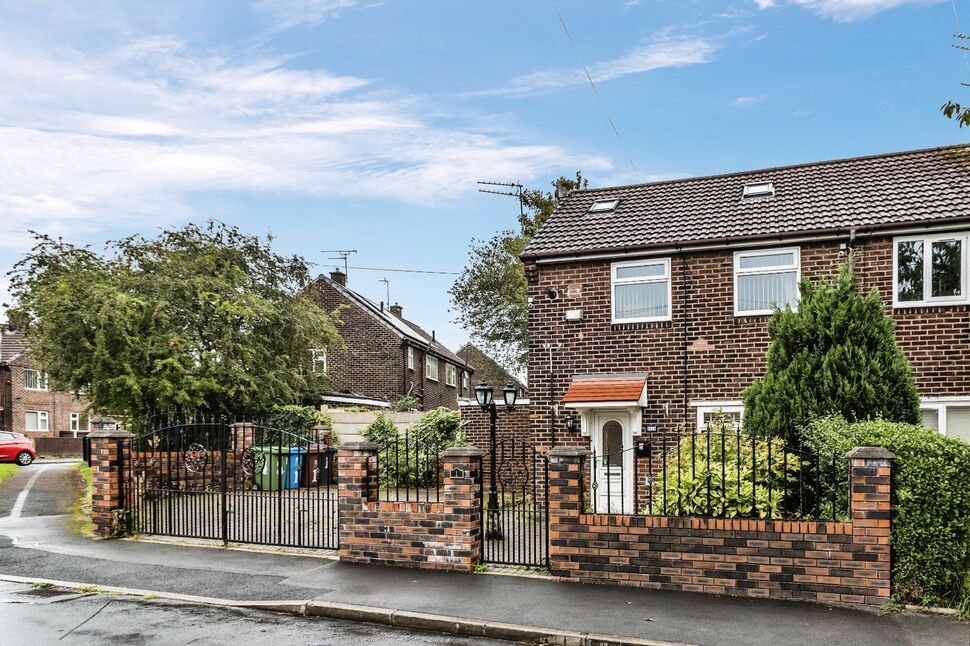 Flat Coronation Road in Failsworth