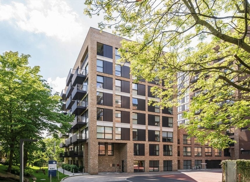 Flat Gordon Road in Greater London