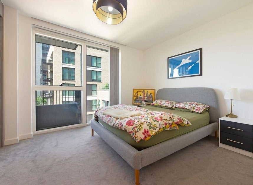 Flat Gordon Road in Greater London