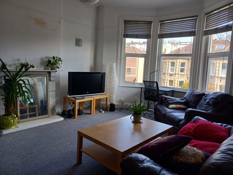 Room Cranbrook Road in Bristol